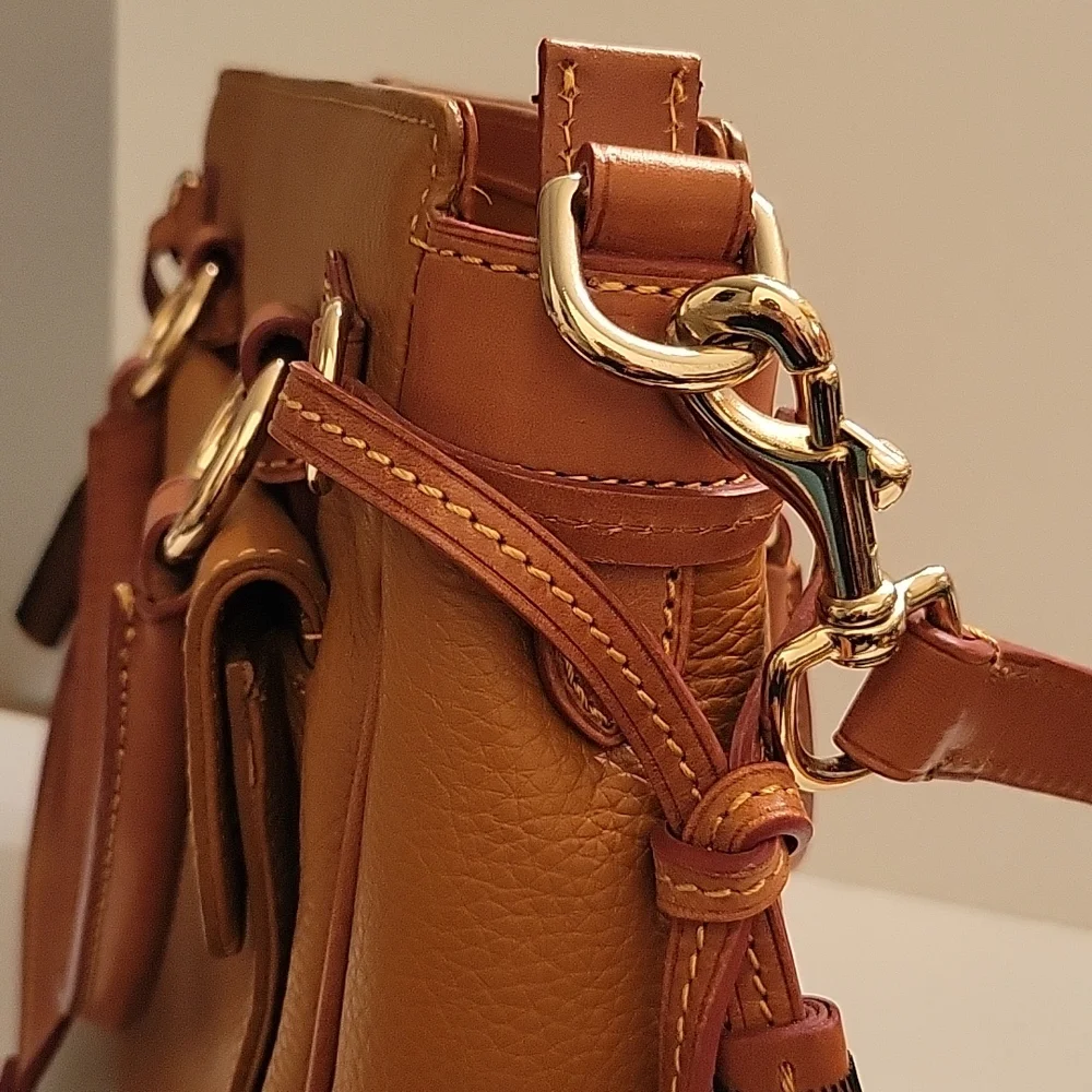 Dooney and Bourke Pepple grain leather Crossbody bag 11×9×4 - Picture 2 of 8